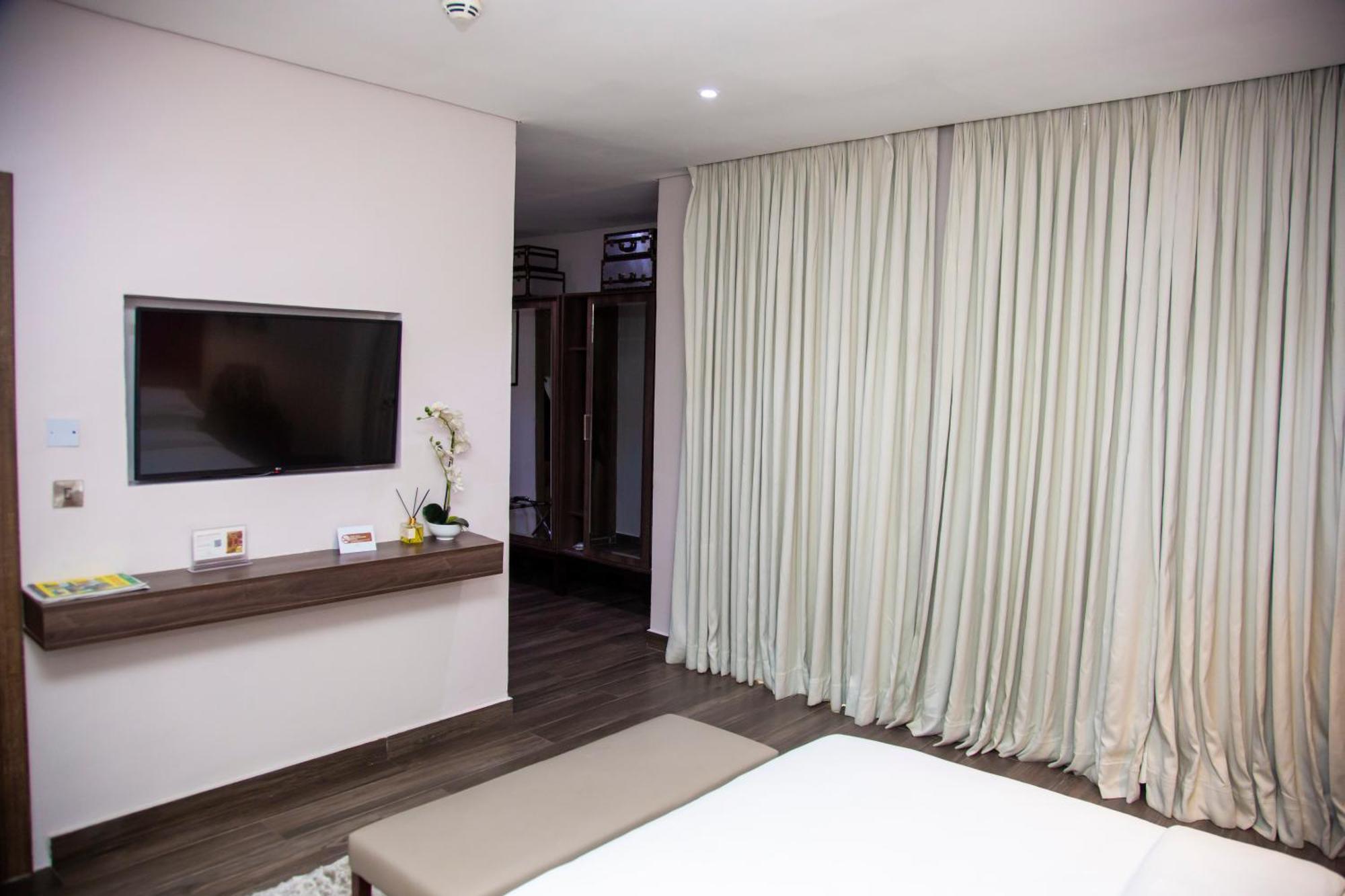 The White Orchid Hotel Lagos Buitenkant foto